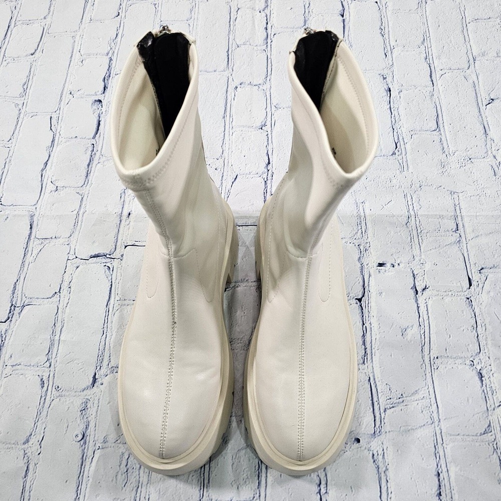 GUESS Saleen Ivory Platform Ankle Bootie Boot Back Zip WOMENS SIZE 8.5 - Picture 2 of 9